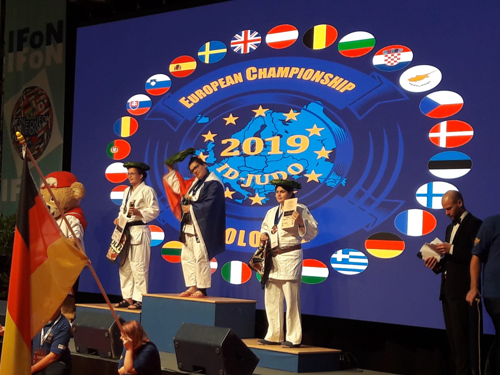 Lors des championnats d'Europe de judo en Allemagne, Bursa Ersoy a reçu la médaille d'or