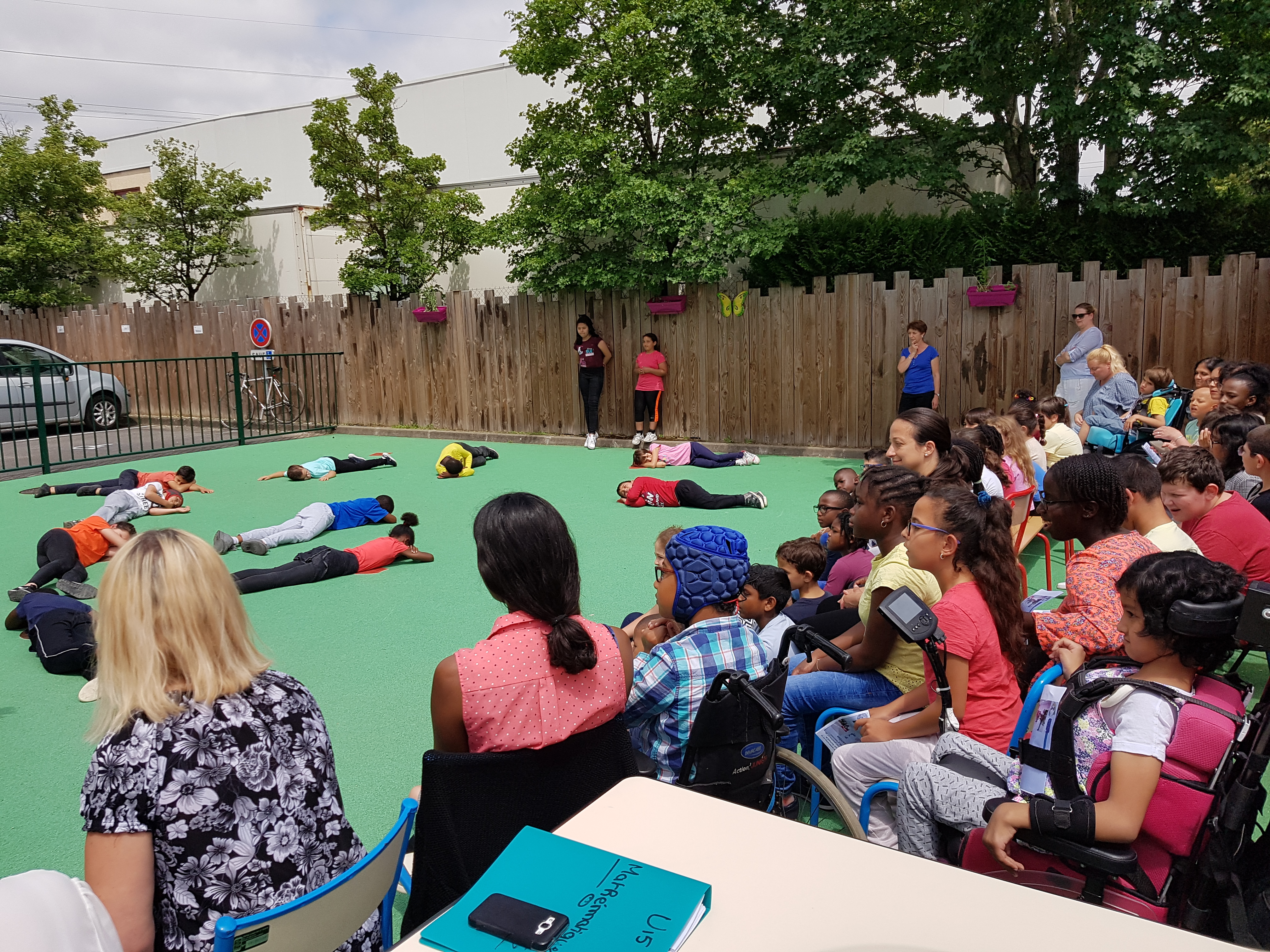 le 19 juin, les jeunes de l’IEM La Passerelle et de l’école de Boissy-Saint-Léger ont présenté leur spectacle de fin d’année