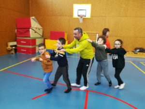Classes qui dansent ! - Plateforme Enfant-Adulte du Beaujolais - APAJH &  Vous